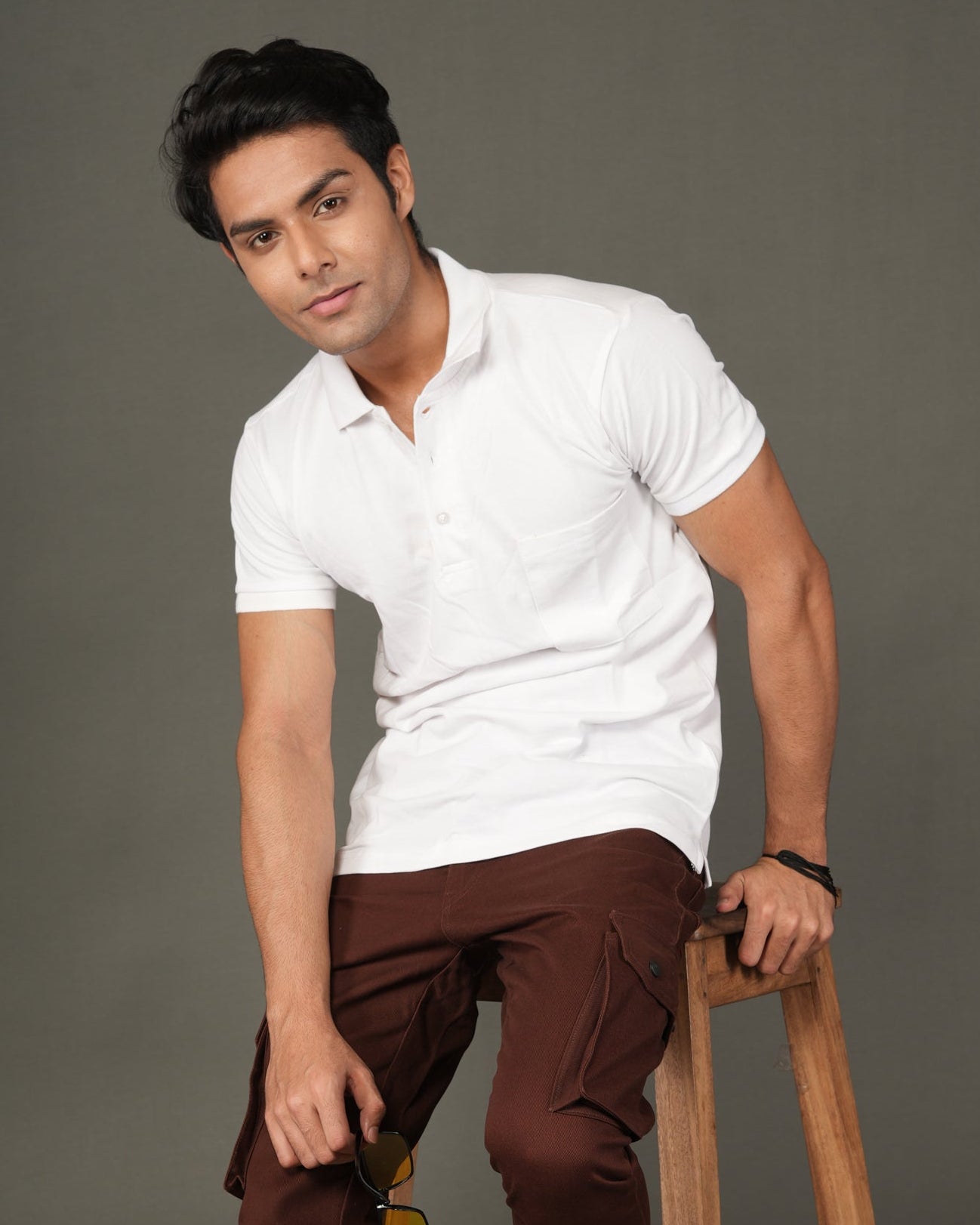 Man wearing a white polo t-shirt.